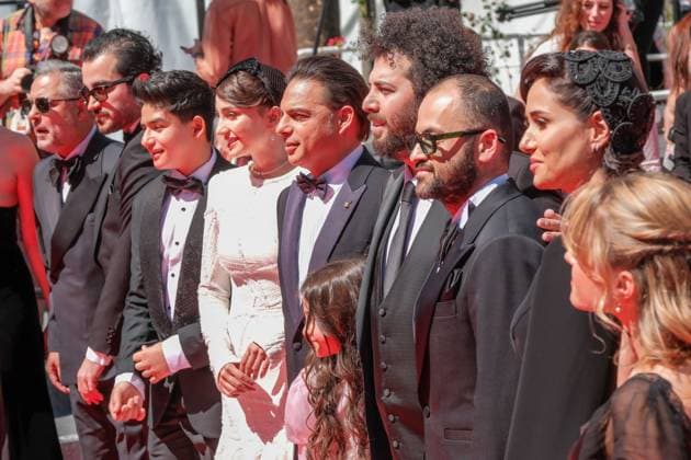 78eme Festival International du Film de Cannes Montée des marches du film Woman and Chili 78th International Cannes film festival Red Carpet 444948 2025 05 22 France Roustaee, Saeed Izadyar, Parinaz Maadi, Payman  Copyright: xFranckxBoutonnetx xStarfacex STAR_444948_013