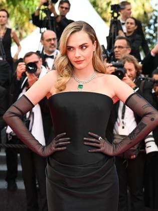 Entertainment Bilder des Tages Cannes, 78th Cannes Film Festival 2025 - Evening 10, Red Carpet La Venue De L Avenir (Colours of Time) Cannes, 78th Cannes Film Festival 2025 - Evening 10, Red Carpet La Venue De L Avenir (Colours of Time) . Pictured: Cara Delevingne Cannes France  Copyright: xIPA ABACAx
