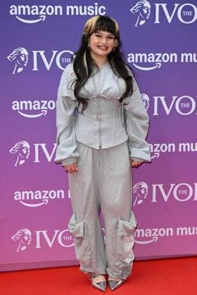 Bilder des Jahres 2025, Entertainment 05 Mai Entertainment Themen der Woche KW21 Entertainment Bilder des Tages Celebrities attend the Ivor Novello Awards, at the JW Marriott Grosvenor House in central London Featuring: Lola Young Where: London, United Kingdom When: 22 May 2025 Credit: Cover Images EDITORIAL USE ONLY. NOT FOR USE BY NEWSPAPERS BASED IN THE UK. Copyright: xx coverimg54783674