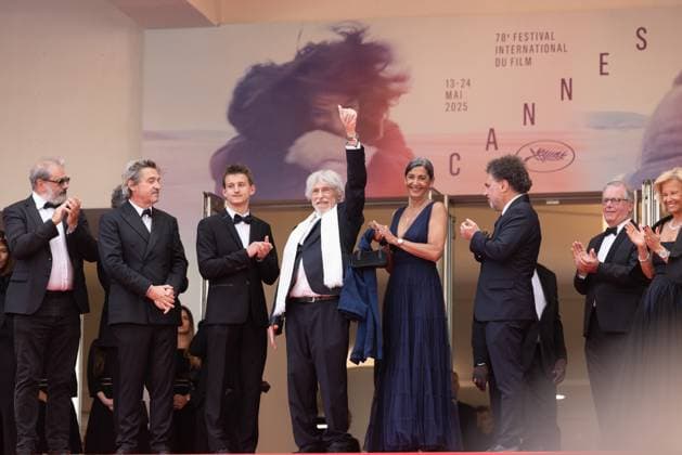 78. Internationalen Filmfestspiele von Cannes 2025 Cannes, Frankreich - 22.5.2024: Pierre Richard während des - La Venue De L avenir (Colours Of Time) Roten Teppichs während der 78. Internationalen Filmfestspiele von Cannes. Die 78. Internationalen Filmfestspiele von Cannes finden vom 13. bis 24. Mai 2025 statt. Provence-Alpes-Cote d Azur