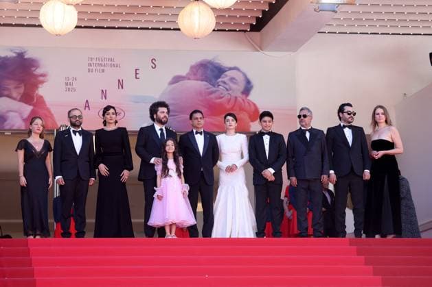 J Montée des marches du film Man O Bachech Woman and child lors du 78ème Festival International du Film de Cannes Eva Dottelonde, guest, Parinaz Izadyar, Saeed Roustaee, Arshida Dorostkar, Payman Maadi, Sahar Goldust, Sinan Mohebi, guest, Livia Van Der Staay Montée des marches du film Man O Bachech Woman and child lors du 78ème Festival International du Film de Cannes, au Palais des Festivals à Cannes Le 22 mai 2025 Jacovides Moreau Bestimage Red carpet for the movie Man O Bachech Woman and child during the 78th Cannes International Film Festival at the Palais des Festivals in Cannes, France On may 21th 2025 Cannes France Copyright: xJACOVIDES-MOREAUx xBESTIMAGExJACOVIDES-MOREAUx xBESTIMAGEx