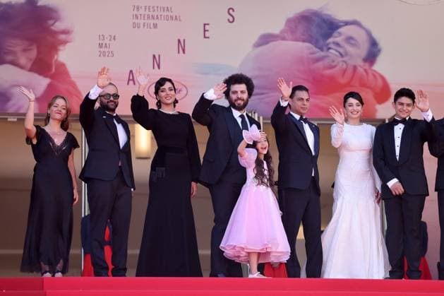 J Montée des marches du film Man O Bachech Woman and child lors du 78ème Festival International du Film de Cannes Eva Dottelonde, guest, Parinaz Izadyar, Saeed Roustaee, Arshida Dorostkar, Payman Maadi, Sahar Goldust, Sinan Mohebi Montée des marches du film Man O Bachech Woman and child lors du 78ème Festival International du Film de Cannes, au Palais des Festivals à Cannes Le 22 mai 2025 Jacovides Moreau Bestimage Red carpet for the movie Man O Bachech Woman and child during the 78th Cannes International Film Festival at the Palais des Festivals in Cannes, France On may 21th 2025 Cannes France  Copyright: xJACOVIDES-MOREAUx xBESTIMAGExJACOVIDES-MOREAUx xBESTIMAGEx