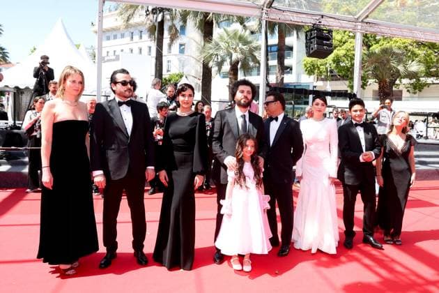 J Montée des marches du film Man O Bachech Woman and child lors du 78ème Festival International du Film de Cannes Livia Van Der Staay, guest, Parinaz Izadyar, Saeed Roustaee, Arshida Dorostkar, Payman Maadi, Sahar Goldust, Sinan Mohebi, Eva Dottelonde Montée des marches du film Man O Bachech Woman and child lors du 78ème Festival International du Film de Cannes, au Palais des Festivals à Cannes Le 22 mai 2025 Jacovides Moreau Bestimage Red carpet for the movie Man O Bachech Woman and child during the 78th Cannes International Film Festival at the Palais des Festivals in Cannes, France On may 21th 2025 Cannes France Copyright: xJACOVIDES-MOREAUx xBESTIMAGExJACOVIDES-MOREAUx xBESTIMAGEx