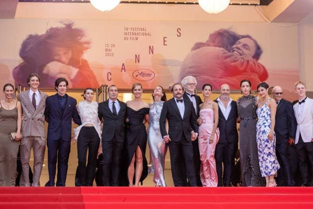 Cannes - Colours Of Time Red Carpet Ariadna Cabrol, Zinedine Soualem, Cécile de France, Julia Piaton, Vincent Macaigne, Santiago Amigorena, Suzanne Lindon, Cédric Klapisch, Sara Giraudeau, Cassandra Cano, Bruno Levy, Valentin Campagne and guest attend the La Venue De L avenir (Colours Of Time) red carpet at the 78th annual Cannes Film Festival at Palais des Festivals on May 22, 2025 in Cannes, France. Photo by Shootpix ABACAPRESS.COM Cannes France Copyright: xShootPix ABACAx