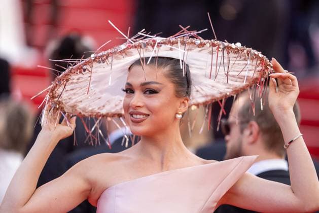 Cannes - Colours Of Time Red Carpet Guest attends the La Venue De L avenir (Colours Of Time) red carpet at the 78th annual Cannes Film Festival at Palais des Festivals on May 22, 2025 in Cannes, France. Photo by Shootpix ABACAPRESS.COM Cannes France  Copyright: xShootPix ABACAx