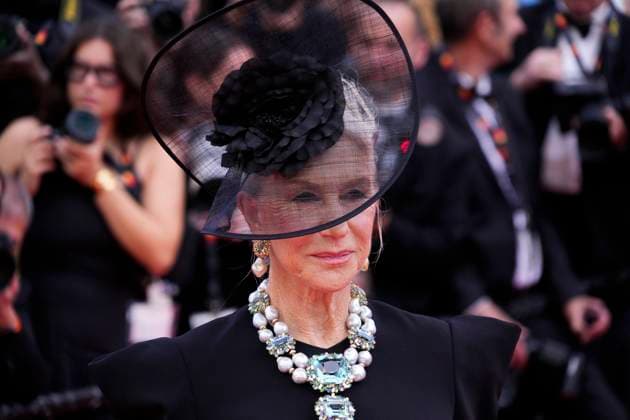 La Venue De L avenir (Colours Of Time) Red Carpet - The 78th Annual Cannes Film Festival Helen Mirren attends the La Venue De L avenir (Colours Of Time) red carpet at the 78th annual Cannes Film Festival at Palais des Festivals on May 22, 2025 in Cannes, France. Cannes France  Copyright: xDanielexCifalÃ x originalFilename: cifala-notitle250522_npcB0.jpg