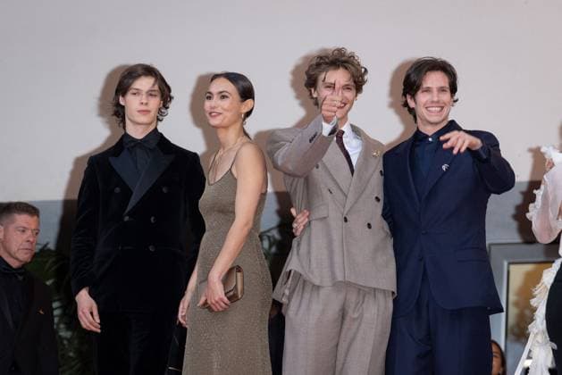 Cannes - Colours Of Time Red Carpet Ariadna Cabrol, Zinedine Soualem, Cécile de France, Julia Piaton, Vincent Macaigne, Santiago Amigorena, Suzanne Lindon, Cédric Klapisch, Sara Giraudeau, Cassandra Cano, Bruno Levy, Valentin Campagne and guest attend the La Venue De L avenir (Colours Of Time) red carpet at the 78th annual Cannes Film Festival at Palais des Festivals on May 22, 2025 in Cannes, France. Photo by Shootpix ABACAPRESS.COM Cannes France Copyright: xShootPix ABACAx