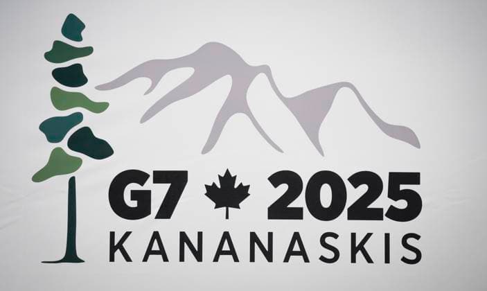 May 22, 2025, Banff, Ab, CANADA: A logo for the G7 2025 Kananaskis meeting is pictured at a news conference in Banff, Alta., Thursday, May 22, 2025. Banff CANADA  - ZUMAc35_ 20250522_zaf_c35_045 Copyright: xJeffxMcintoshx