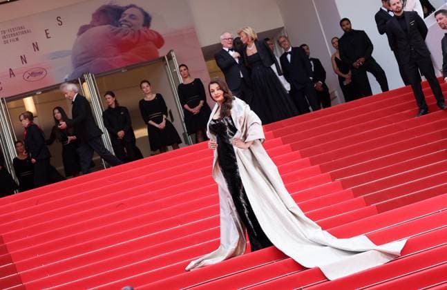 J Montée des marches du film La venue de lavenir lors du 78ème Festival International du Film de Cannes Aishwarya Rai Montée des marches du film La venue de lavenir lors du 78ème Festival International du Film de Cannes, au Palais des Festivals à Cannes Le 22 mai 2025 Jacovides Moreau Bestimage Red carpet for the movie Colours of time during the 78th Cannes International Film Festival at the Palais des Festivals in Cannes, France On may 22th 2025 Cannes France  Copyright: xJACOVIDES-MOREAUx xBESTIMAGExJACOVIDES-MOREAUx xBESTIMAGEx