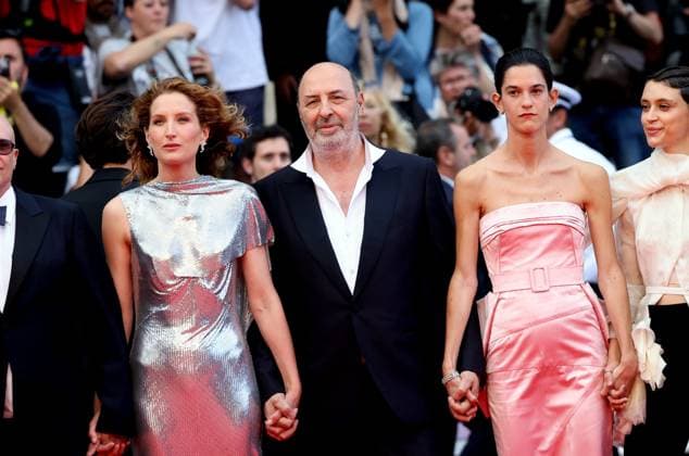 J Montée des marches du film La venue de lavenir lors du 78ème Festival International du Film de Cannes Julia Piaton Bijoux Tasaki , Cédric Klapisch, Suzanne Lindon Montée des marches du film La venue de lavenir lors du 78ème Festival International du Film de Cannes, au Palais des Festivals à Cannes Le 22 mai 2025 Jacovides Moreau Bestimage Red carpet for the movie Colours of time during the 78th Cannes International Film Festival at the Palais des Festivals in Cannes, France On may 22th 2025 Cannes France  Copyright: xJACOVIDES-MOREAUx xBESTIMAGExJACOVIDES-MOREAUx xBESTIMAGEx