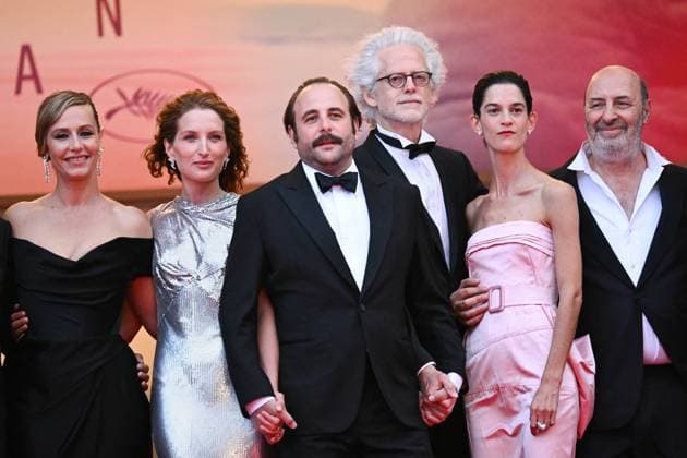 Entertainment Bilder des Tages Cannes La Venue de l Avenir Premiere AM Cecile de France, Julia Piaton, Vincent Macaigne, Santiago Amigorena, Suzanne Lindon and Cedric Klapisch attending the La Venue de l Avenir Premiere in Cannes, France on May 22, 2025 as part of the 78th Cannes Film Festival. Photo by Aurore Marechal ABACAPRESS.COM Cannes France  Copyright: xMarechalxAurore ABACAx