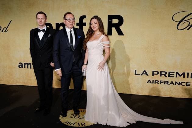 Photocall du gala AmFar 2025 by Chopard à lHôtel du Cap Eden Roc à Antibes Guest, Kevin Spacey, Elvira Gavrilova au photocall du gala AmFar 2025 by Chopard à lHôtel du Cap Eden Roc à Antibes le 22 mai 2025 Moreau Jacovides Bestimage amfAR Gala Cannes 2025 presented by Chopard at Hotel du Cap Eden Roc on May 22, 2025 in Cap dAntibes, France Antibes France  Copyright: xJACOVIDES-MOREAUx xBESTIMAGExJACOVIDES-MOREAUx xBESTIMAGEx