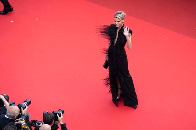 78eme Festival International du Film de Cannes Montée des marches du film La venue de lavenir vues depuis le toit du palais 78th Cannes International Film Festival Red carpet for The Coming of the Future, seen from the roof of the Palais des Festivals 444962 2025 05 22 Cannes France Tellier, Sylvie  Copyright: xEstellexCarlierx xStarfacex STAR_444962_022