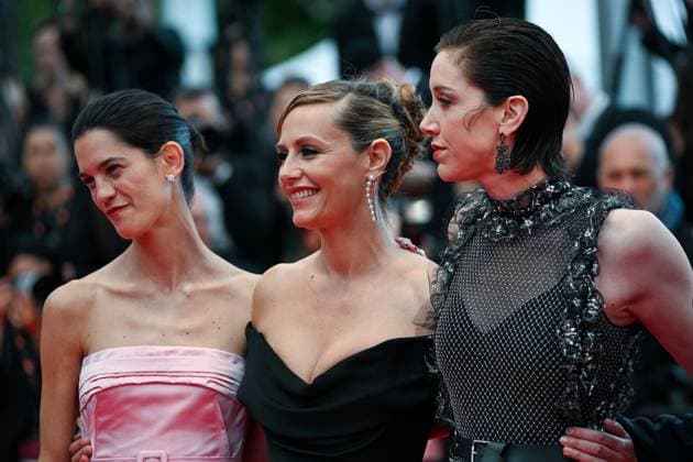 78eme Festival International du Film de Cannes Montée des marches du film La venue de lavenir 78th International Cannes Film Festival Red Carpet of La venue de lavenir movie Festival de Cannes 2025 red carpet La Venue de l Avenir Suzanne Lindon, Cecile de France, Sara Giraudeau 444963 2025 05 22 Cannes France  Copyright: xLionelxGuericolas MPPx STAR_444963_125