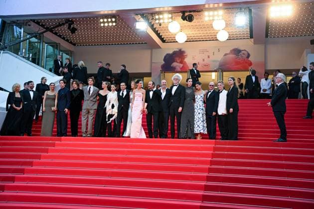 78eme Festival International du Film de Cannes Montée des marches du film La venue de lavenir 78th International Cannes Film Festival Red Carpet of La venue de lavenir movie Festival de Cannes 2025 red carpet La Venue de lAvenir Paul Kircher, Raïka Hazanavicius, Vassili Schneider, Abraham Wapler, Ariadna Cabrol, Zinedine Soualem, Cécile de France, Julia Piaton, Vincent Macaigne, Santiago Amigorena, Suzanne Lindon, Cédric Klapisch, Sara Giraudeau, Cassandra Cano, Bruno Levy, Valentin Campagne 444963 2025 05 22 Cannes France Copyright: xLionelxGuericolas MPPx STAR_444963_133
