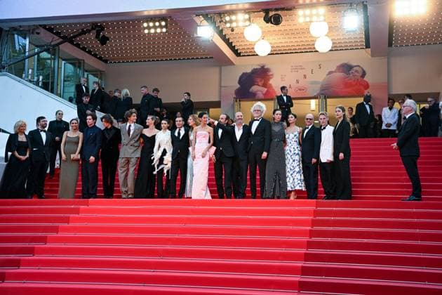 78eme Festival International du Film de Cannes Montée des marches du film La venue de lavenir 78th International Cannes Film Festival Red Carpet of La venue de lavenir movie Festival de Cannes 2025 red carpet La Venue de lAvenir Paul Kircher, Raïka Hazanavicius, Vassili Schneider, Abraham Wapler, Ariadna Cabrol, Zinedine Soualem, Cécile de France, Julia Piaton, Vincent Macaigne, Santiago Amigorena, Suzanne Lindon, Cédric Klapisch, Sara Giraudeau, Cassandra Cano, Bruno Levy, Valentin Campagne 444963 2025 05 22 Cannes France Copyright: xLionelxGuericolas MPPx STAR_444963_134