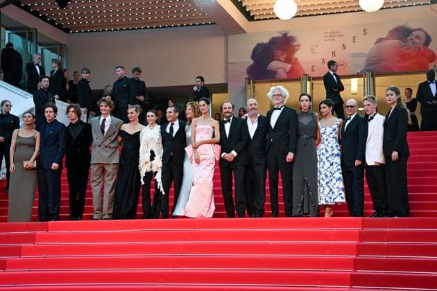 78eme Festival International du Film de Cannes Montée des marches du film La venue de lavenir 78th International Cannes Film Festival Red Carpet of La venue de lavenir movie Festival de Cannes 2025 red carpet La Venue de lAvenir Paul Kircher, Raïka Hazanavicius, Vassili Schneider, Abraham Wapler, Ariadna Cabrol, Zinedine Soualem, Cécile de France, Julia Piaton, Vincent Macaigne, Santiago Amigorena, Suzanne Lindon, Cédric Klapisch, Sara Giraudeau, Cassandra Cano, Bruno Levy, Valentin Campagne 444963 2025 05 22 Cannes France Copyright: xLionelxGuericolas MPPx STAR_444963_135