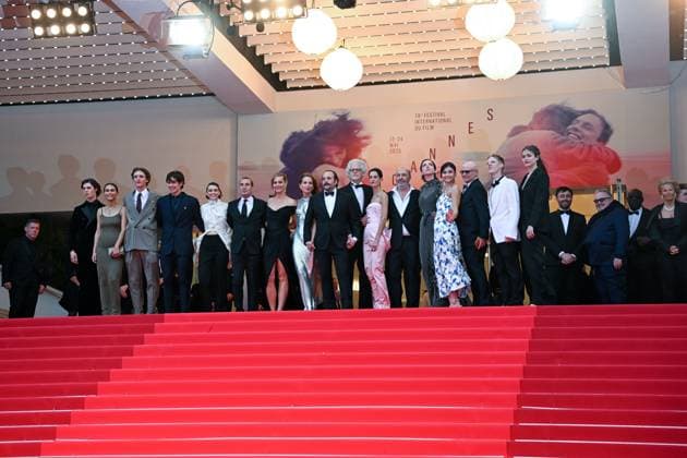 78eme Festival International du Film de Cannes Montée des marches du film La venue de lavenir 78th International Cannes Film Festival Red Carpet of La venue de lavenir movie Festival de Cannes 2025 red carpet La Venue de lAvenir Paul Kircher, Raïka Hazanavicius, Vassili Schneider, Abraham Wapler, Ariadna Cabrol, Zinedine Soualem, Cécile de France, Julia Piaton, Vincent Macaigne, Santiago Amigorena, Suzanne Lindon, Cédric Klapisch, Sara Giraudeau, Cassandra Cano, Bruno Levy, Valentin Campagne 444963 2025 05 22 Cannes France Copyright: xLionelxGuericolas MPPx STAR_444963_141