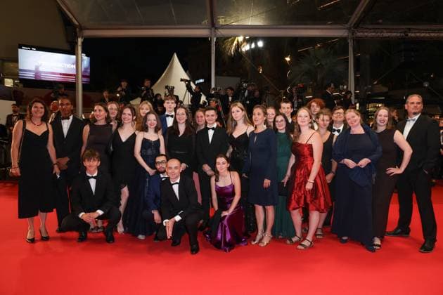 J Descente des marches du film La venue de lavenir lors du 78ème Festival International du Film de Cannes Les jeunes de lOffice franco allemand pour la Jeunesse OFAJ Descente des marches du film La venue de lavenir lors du 78ème Festival International du Film de Cannes, au Palais des Festivals à Cannes Le 22 mai 2025 Jacovides Moreau Bestimage People leaving the red carpet for the movie Colours of time during the 78th Cannes International Film Festival at the Palais des Festivals in Cannes, France On may 22th 2025 Cannes France  Copyright: xJACOVIDES-MOREAUx xBESTIMAGExJACOVIDES-MOREAUx xBESTIMAGEx