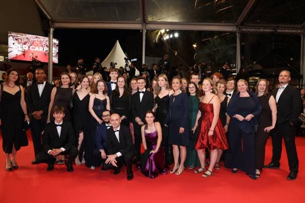 J Descente des marches du film La venue de lavenir lors du 78ème Festival International du Film de Cannes Les jeunes de lOffice franco allemand pour la Jeunesse OFAJ Descente des marches du film La venue de lavenir lors du 78ème Festival International du Film de Cannes, au Palais des Festivals à Cannes Le 22 mai 2025 Jacovides Moreau Bestimage People leaving the red carpet for the movie Colours of time during the 78th Cannes International Film Festival at the Palais des Festivals in Cannes, France On may 22th 2025 Cannes France  Copyright: xJACOVIDES-MOREAUx xBESTIMAGExJACOVIDES-MOREAUx xBESTIMAGEx