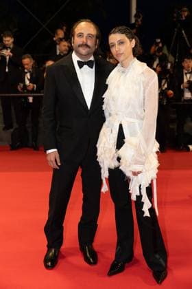 B Descente des marches du film La venue de lavenir lors du 78ème Festival International du Film de Cannes Vincent Macaigne, Ariadna Cabrol Descente des marches du film La venue de lavenir lors du 78ème Festival International du Film de Cannes, au Palais des Festivals à Cannes Le 22 mai 2025 Olivier Borde Bestimage People leaving the red carpet for the movie Colours of time during the 78th Cannes International Film Festival at the Palais des Festivals in Cannes, France On may 22th 2025 Cannes France  Copyright: xOLIVIERxBORDEx xBESTIMAGExOLIVIERxBORDEx xBESTIMAGEx