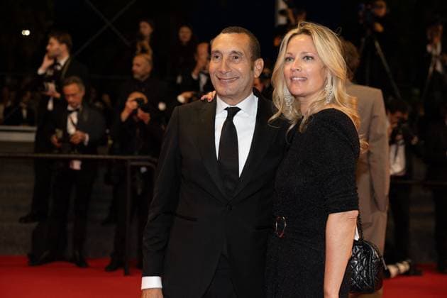 B Descente des marches du film La venue de lavenir lors du 78ème Festival International du Film de Cannes Zinedine Soualem et sa femme Caroline Faindt Descente des marches du film La venue de lavenir lors du 78ème Festival International du Film de Cannes, au Palais des Festivals à Cannes Le 22 mai 2025 Olivier Borde Bestimage People leaving the red carpet for the movie Colours of time during the 78th Cannes International Film Festival at the Palais des Festivals in Cannes, France On may 22th 2025 Cannes France  Copyright: xOLIVIERxBORDEx xBESTIMAGExOLIVIERxBORDEx xBESTIMAGEx