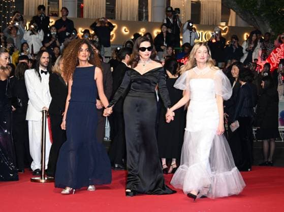 Internationale Filmfestspiele von Cannes, Kuang Ye Shi Dai - Resurrection Premiere Cannes, 78th Cannes Film Festival 2025 - Evening 10, Red Carpet Resurrection (Resurrection) . Cannes, 78th Cannes Film Festival 2025 - Evening 10, Red Carpet Resurrection (Resurrection) . Pictured: Leïla Slimani, Juliette Binoche, Alba Rohrwacher Cannes  Copyright: xIPA ABACAx
