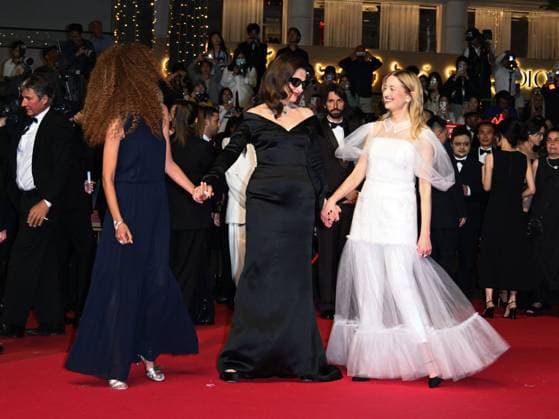 Internationale Filmfestspiele von Cannes, Kuang Ye Shi Dai - Resurrection Premiere Cannes, 78th Cannes Film Festival 2025 - Evening 10, Red Carpet Resurrection (Resurrection) . Cannes, 78th Cannes Film Festival 2025 - Evening 10, Red Carpet Resurrection (Resurrection) . Pictured: Leïla Slimani, Juliette Binoche, Alba Rohrwacher Cannes  Copyright: xIPA ABACAx