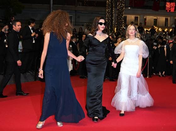 Internationale Filmfestspiele von Cannes, Kuang Ye Shi Dai - Resurrection Premiere Cannes, 78th Cannes Film Festival 2025 - Evening 10, Red Carpet Resurrection (Resurrection) . Cannes, 78th Cannes Film Festival 2025 - Evening 10, Red Carpet Resurrection (Resurrection) . Pictured: Leïla Slimani, Juliette Binoche, Alba Rohrwacher Cannes  Copyright: xIPA ABACAx
