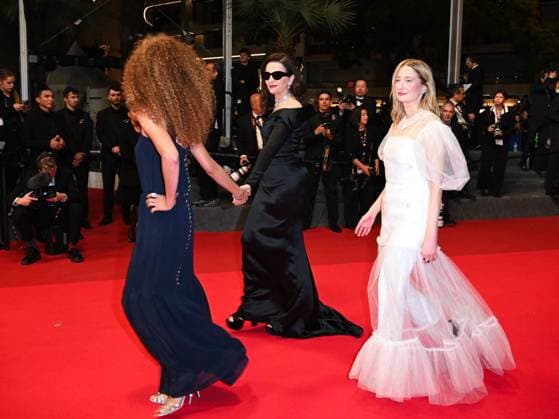 Internationale Filmfestspiele von Cannes, Kuang Ye Shi Dai - Resurrection Premiere Cannes, 78th Cannes Film Festival 2025 - Evening 10, Red Carpet Resurrection (Resurrection) . Cannes, 78th Cannes Film Festival 2025 - Evening 10, Red Carpet Resurrection (Resurrection) . Pictured: Leïla Slimani, Juliette Binoche, Alba Rohrwacher Cannes  Copyright: xIPA ABACAx