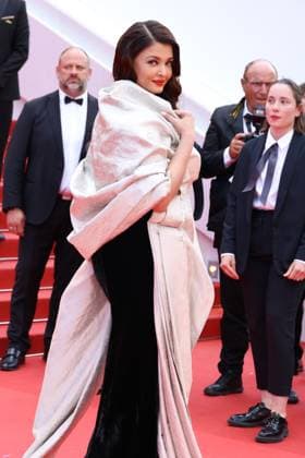 78eme Festival International du Film de Cannes Montée des marches du film La venue de lavenir 78th Cannes Film Festival Red carpet of the film La venue de lavenir Aishwarya Rai 444965 2025 05 22 Cannes France  Copyright: xIsabellexVautierx xStarfacex STAR_444965_027