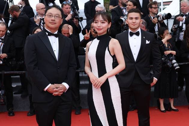 78eme Festival International du Film de Cannes Montée des marches du film La venue de lavenir 78th Cannes Film Festival Red carpet of the film La venue de lavenir Koji Fukada and Kyoko Saito 444965 2025 05 22 Cannes France  Copyright: xIsabellexVautierx xStarfacex STAR_444965_049