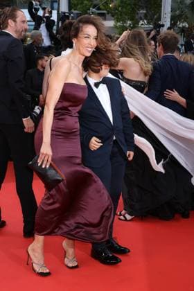78eme Festival International du Film de Cannes Montée des marches du film La venue de lavenir 78th Cannes Film Festival Red carpet of the film La venue de lavenir Dolores Chaplin 444965 2025 05 22 Cannes France  Copyright: xIsabellexVautierx xStarfacex STAR_444965_069