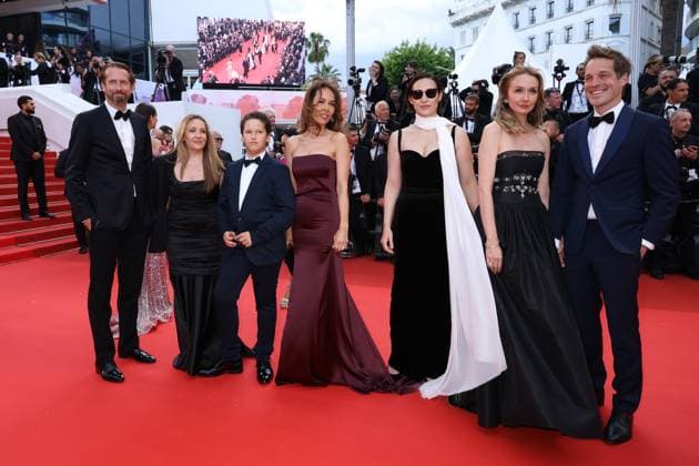 78eme Festival International du Film de Cannes Montée des marches du film La venue de lavenir 78th Cannes Film Festival Red carpet of the film La venue de lavenir Dolores Chaplin 444965 2025 05 22 Cannes France  Copyright: xIsabellexVautierx xStarfacex STAR_444965_072