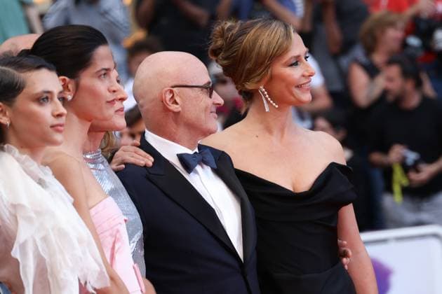 78eme Festival International du Film de Cannes Montée des marches du film La venue de lavenir 78th Cannes Film Festival Red carpet of the film La venue de lavenir Angele Garnier, Suzanne Lindon, Bruno Levy and Cecile de France 444965 2025 05 22 Cannes France  Copyright: xIsabellexVautierx xStarfacex STAR_444965_075