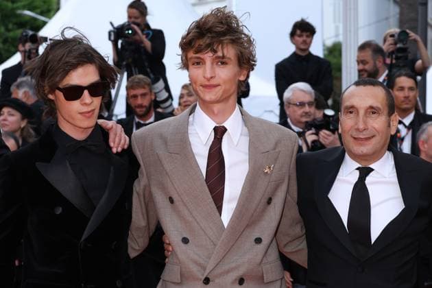 78eme Festival International du Film de Cannes Montée des marches du film La venue de lavenir 78th Cannes Film Festival Red carpet of the film La venue de lavenir Paul Kircher, Vassili Schneider and Zinedine Soualem 444965 2025 05 22 Cannes France  Copyright: xIsabellexVautierx xStarfacex STAR_444965_093