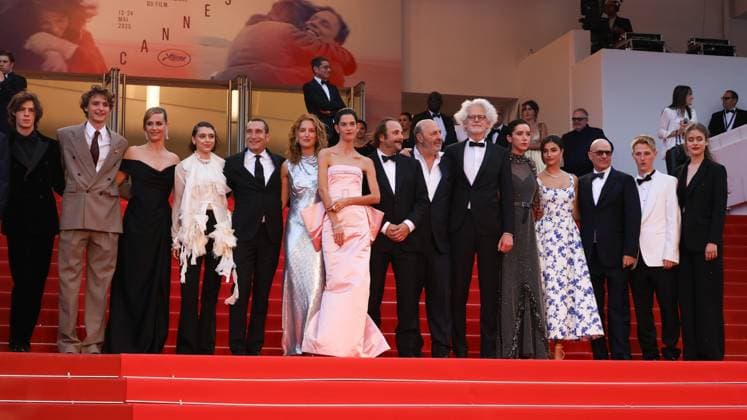 78eme Festival International du Film de Cannes Montée des marches du film La venue de lavenir 78th Cannes Film Festival Red carpet of the film La venue de lavenir Paul Kircher, Vassili Schneider, Cecile de France, Ariadna Cabrol, Zinedine Soualem, Julia Piaton, Suzanne Lindon, Vincent Macaigne, Cedric Klapisch, Santiago Amigorena, Sara Giraudeau, Cassandra Cano, Bruno Levy, Valentin Campagne and Angele Garnier 444965 2025 05 22 Cannes France Copyright: xIsabellexVautierx xStarfacex STAR_444965_108