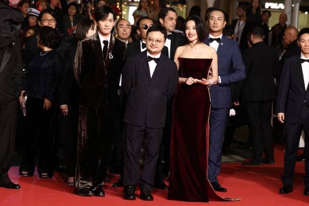 Internationale Filmfestspiele von Cannes, Kuang Ye Shi Dai - Resurrection Premiere Cannes - Resurrection Screening JD Mark Chao, Jackson Yee, Gengxi Li, Gan Bi, Yongzhong Chen, Shu Qi and Jue Huang attend the red carpet and screening of Resurrection in Cannes, France, on May 22, 2025, as part of the Cannes Film Festival. Photo by Jerome Domine ABACAPRESS.COM Cannes France Copyright: xDominexJerome ABACAx