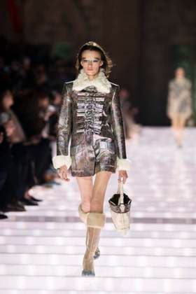 Louis Vuitton Cruise 2026 Runway - Avignon A model walks the runway during the Louis Vuitton Cruise 2026 fashion show at Palais des Papes ( Palace of the Popes ), in Avignon, France on May 22, 2025. Photo by Eliot Blondet ABACAPRESS.COM Avignon France France  Copyright: xBlondetxEliot ABACAx