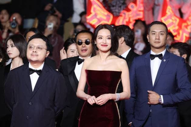 Internationale Filmfestspiele von Cannes, Kuang Ye Shi Dai - Resurrection Premiere J Montée des marches du film Résurrection lors du 78ème Festival International du Film de Cannes Gan Bi, Shu Qi, Huang Jue Montée des marches du film Résurrection lors du 78ème Festival International du Film de Cannes, au Palais des Festivals à Cannes Le 22 mai 2025 Jacovides Moreau Bestimage Red carpet for the movie Resurrection during the 78th Cannes International Film Festival at the Palais des Festivals in Cannes, France On may 22th 2025 Cannes France  Copyright: xJACOVIDES-MOREAUx xBESTIMAGExJACOVIDES-MOREAUx xBESTIMAGEx