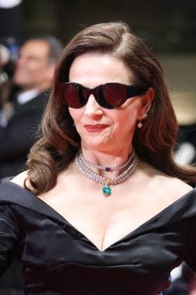 Internationale Filmfestspiele von Cannes, Kuang Ye Shi Dai - Resurrection Premiere J Montée des marches du film Résurrection lors du 78ème Festival International du Film de Cannes Juliette Binoche Montée des marches du film Résurrection lors du 78ème Festival International du Film de Cannes, au Palais des Festivals à Cannes Le 22 mai 2025 Jacovides Moreau Bestimage Red carpet for the movie Resurrection during the 78th Cannes International Film Festival at the Palais des Festivals in Cannes, France On may 22th 2025 Cannes France  Copyright: xJACOVIDES-MOREAUx xBESTIMAGExJACOVIDES-MOREAUx xBESTIMAGEx