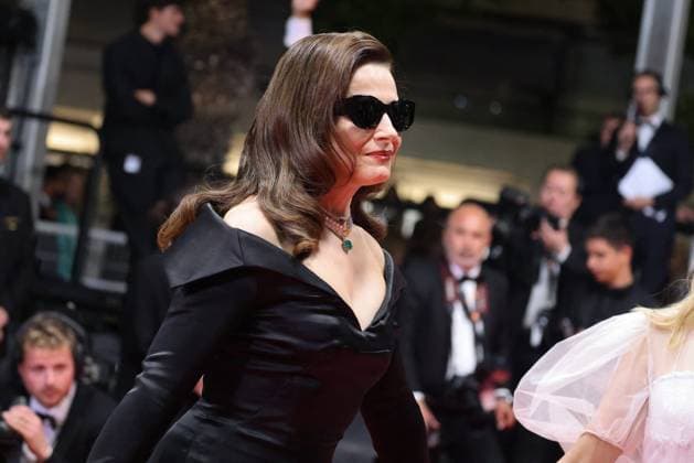 Internationale Filmfestspiele von Cannes, Kuang Ye Shi Dai - Resurrection Premiere J Montée des marches du film Résurrection lors du 78ème Festival International du Film de Cannes Juliette Binoche Montée des marches du film Résurrection lors du 78ème Festival International du Film de Cannes, au Palais des Festivals à Cannes Le 22 mai 2025 Jacovides Moreau Bestimage Red carpet for the movie Resurrection during the 78th Cannes International Film Festival at the Palais des Festivals in Cannes, France On may 22th 2025 Cannes France  Copyright: xJACOVIDES-MOREAUx xBESTIMAGExJACOVIDES-MOREAUx xBESTIMAGEx