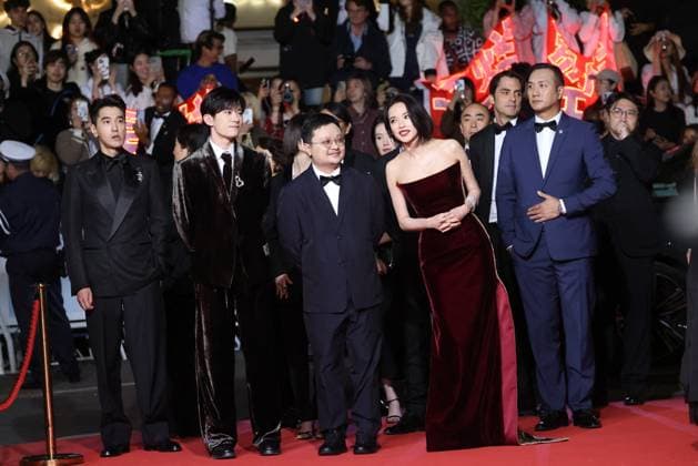 Internationale Filmfestspiele von Cannes, Kuang Ye Shi Dai - Resurrection Premiere J Montée des marches du film Résurrection lors du 78ème Festival International du Film de Cannes Mark Chao, Jackson Yee, Gan Bi, Shu Qi, Huang Jue Montée des marches du film Résurrection lors du 78ème Festival International du Film de Cannes, au Palais des Festivals à Cannes Le 22 mai 2025 Jacovides Moreau Bestimage Red carpet for the movie Resurrection during the 78th Cannes International Film Festival at the Palais des Festivals in Cannes, France On may 22th 2025 Cannes France  Copyright: xJACOVIDES-MOREAUx xBESTIMAGExJACOVIDES-MOREAUx xBESTIMAGEx
