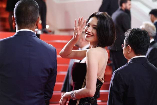 Internationale Filmfestspiele von Cannes, Kuang Ye Shi Dai - Resurrection Premiere J Montée des marches du film Résurrection lors du 78ème Festival International du Film de Cannes Shu Qi Montée des marches du film Résurrection lors du 78ème Festival International du Film de Cannes, au Palais des Festivals à Cannes Le 22 mai 2025 Jacovides Moreau Bestimage Red carpet for the movie Resurrection during the 78th Cannes International Film Festival at the Palais des Festivals in Cannes, France On may 22th 2025 Cannes France  Copyright: xJACOVIDES-MOREAUx xBESTIMAGExJACOVIDES-MOREAUx xBESTIMAGEx