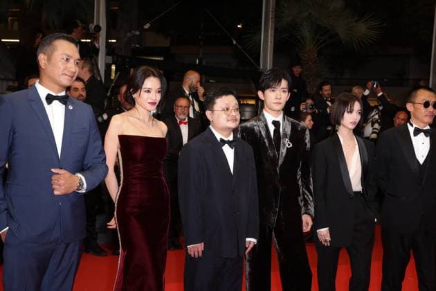 Internationale Filmfestspiele von Cannes, Kuang Ye Shi Dai - Resurrection Premiere J Montée des marches du film Résurrection lors du 78ème Festival International du Film de Cannes Huang Jue, Shu Qi, Gan Bi, Jackson Yee, Gengxi Li, Yongzhong Chen Montée des marches du film Résurrection lors du 78ème Festival International du Film de Cannes, au Palais des Festivals à Cannes Le 22 mai 2025 Jacovides Moreau Bestimage Red carpet for the movie Resurrection during the 78th Cannes International Film Festival at the Palais des Festivals in Cannes, France On may 22th 2025 Cannes France  Copyright: xJACOVIDES-MOREAUx xBESTIMAGExJACOVIDES-MOREAUx xBESTIMAGEx