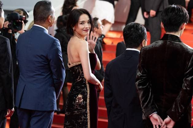 Internationale Filmfestspiele von Cannes, Kuang Ye Shi Dai - Resurrection Premiere B Montée des marches du film Résurrection lors du 78ème Festival International du Film de Cannes Shu Qi Montée des marches du film Résurrection lors du 78ème Festival International du Film de Cannes, au Palais des Festivals à Cannes Le 22 mai 2025 Jacovides Moreau Bestimage Red carpet for the movie Resurrection during the 78th Cannes International Film Festival at the Palais des Festivals in Cannes, France On may 22th 2025 Cannes France  Copyright: xOLIVIERxBORDEx xBESTIMAGExOLIVIERxBORDEx xBESTIMAGEx