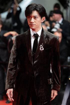 Internationale Filmfestspiele von Cannes, Kuang Ye Shi Dai - Resurrection Premiere B Montée des marches du film Résurrection lors du 78ème Festival International du Film de Cannes Jackson Yee Montée des marches du film Résurrection lors du 78ème Festival International du Film de Cannes, au Palais des Festivals à Cannes Le 22 mai 2025 Jacovides Moreau Bestimage Red carpet for the movie Resurrection during the 78th Cannes International Film Festival at the Palais des Festivals in Cannes, France On may 22th 2025 Cannes France  Copyright: xOLIVIERxBORDEx xBESTIMAGExOLIVIERxBORDEx xBESTIMAGEx