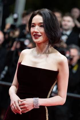 Internationale Filmfestspiele von Cannes, Kuang Ye Shi Dai - Resurrection Premiere B Montée des marches du film Résurrection lors du 78ème Festival International du Film de Cannes Shu Qi Montée des marches du film Résurrection lors du 78ème Festival International du Film de Cannes, au Palais des Festivals à Cannes Le 22 mai 2025 Jacovides Moreau Bestimage Red carpet for the movie Resurrection during the 78th Cannes International Film Festival at the Palais des Festivals in Cannes, France On may 22th 2025 Cannes France  Copyright: xOLIVIERxBORDEx xBESTIMAGExOLIVIERxBORDEx xBESTIMAGEx