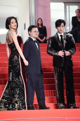 Internationale Filmfestspiele von Cannes, Kuang Ye Shi Dai - Resurrection Premiere Resurrection (RÃ surrection) Red Carpet at the 78th Annual Cannes Film Festival Shu Qi, Gan Bi and Jackson Yi - Resurrection (RÃ surrection) Red Carpet at the 78th Annual Cannes Film Festival in Cannes, France on May 22, 2025.  Copyright: x Chassery+Courdjix