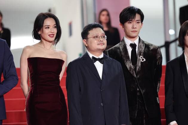 Internationale Filmfestspiele von Cannes, Kuang Ye Shi Dai - Resurrection Premiere Resurrection (RÃ surrection) Red Carpet at the 78th Annual Cannes Film Festival Shu Qi, Gan Bi and Jackson Yi - Resurrection (RÃ surrection) Red Carpet at the 78th Annual Cannes Film Festival in Cannes, France on May 22, 2025.  Copyright: x Chassery+Courdjix